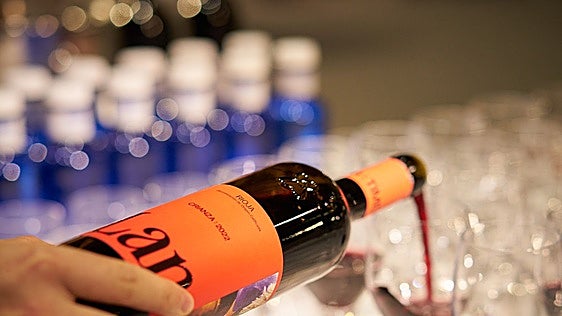 Botella de LAN en la fiesta de apertura.