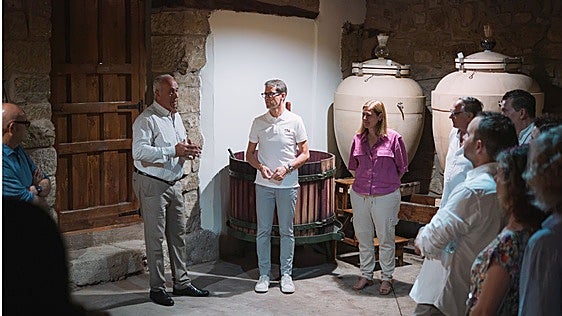 Luis Alberto Lecea, en la nueva bodega para microvinificaciones.