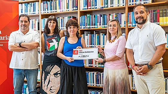 La Universidad de La Rioja entrega a la Asociación El Llavero un cheque solidario de 1.755 euros