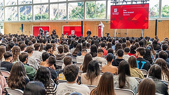 La Universidad de La Rioja recibe a los nuevos estudiantes