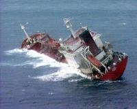 Un barco con 10.000 toneladas de ácido fosfórico se hunde en el Canal de la Mancha