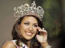 Dayana Mendoza el día que fue coronada Miss Universo. / Archivo