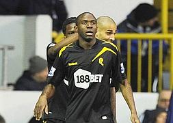 Muamba, después de celebrar un gol con el Bolton. / EFE