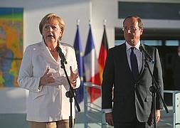 La canciller alemana, Angela Merkel, y el presidente francés, François Hollande. / Kay Nietfeld (Efe)