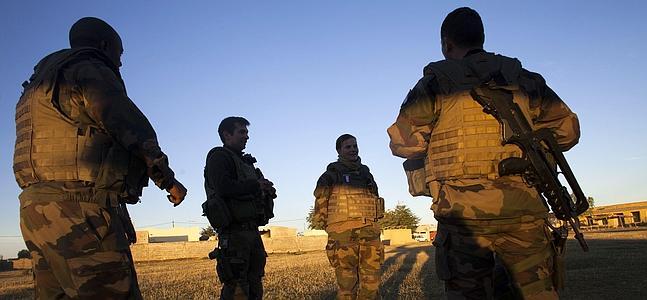 Soldados franceses sobre el terreno. / Fabio Bucciarelli (Afp)