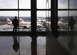 Aviones de Iberia aparcados por la huelga. / Susana Vera (Reuters)