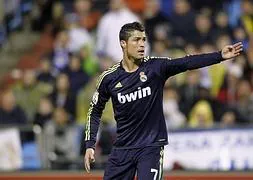 Cristiano Ronaldo gesticula durante un partido de Liga. / Albert Gea (Reuters)