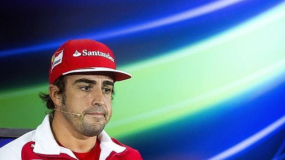 Fernando Alonso, con gesto de decepción 