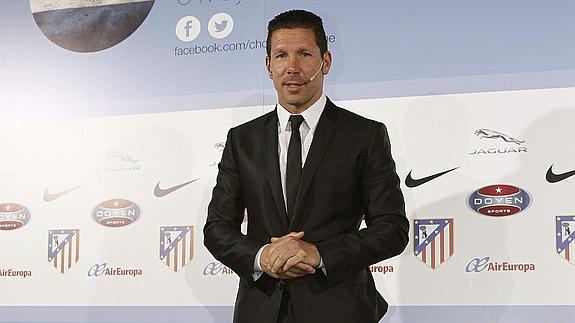 Simeone, durante las presentación de sus cuentas de Twitter y Facebook. 