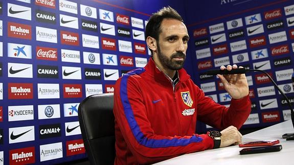 Juanfran, en rueda de prensa.