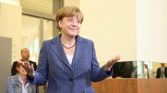 Angela Merkel, a la salida del colegio electoral