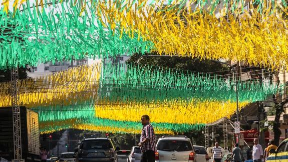 Las calles se visten con los colores de Brasil.