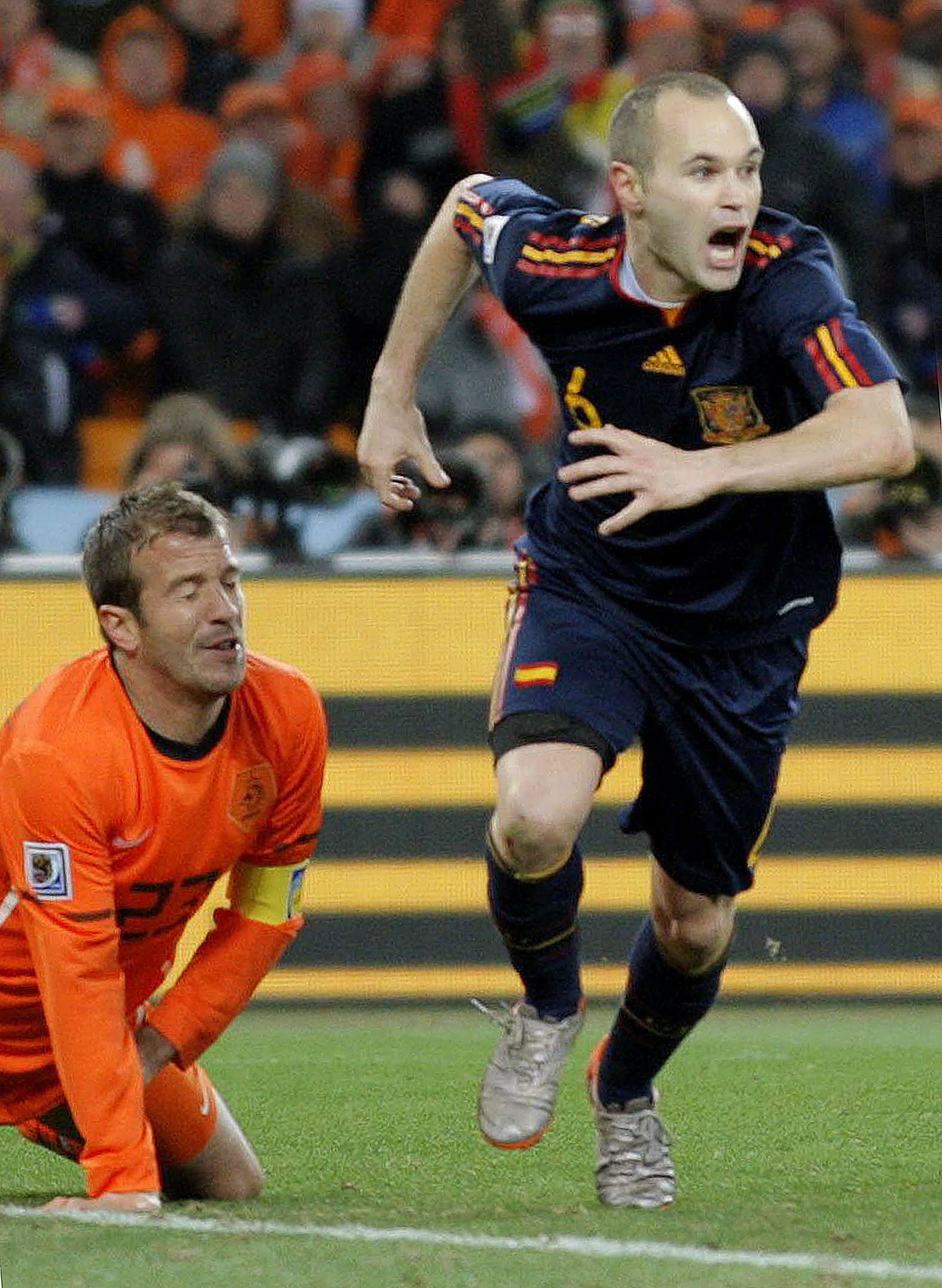 Iniesta, tras marcar el gol en la final de 2010. 