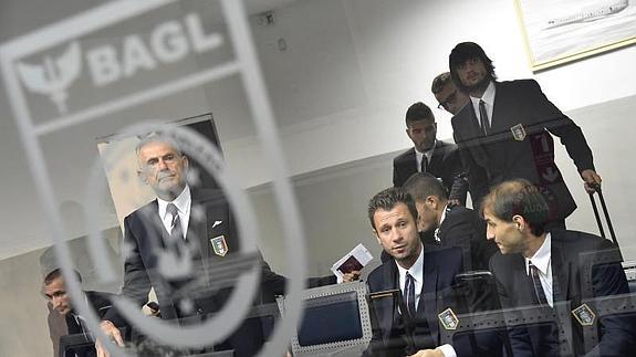 Los jugadores de la selección italiana de fútbol en el aeropuerto internacional de Galeao