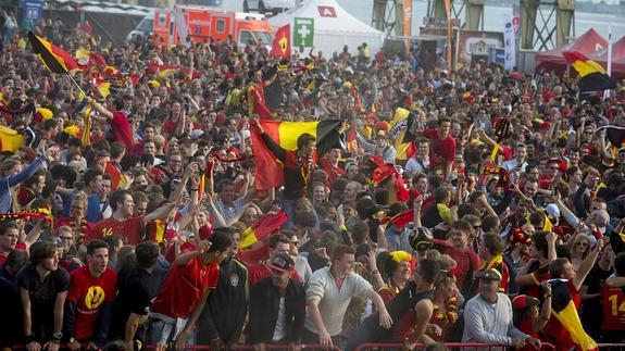 Aficionados de la selección de Bélgica.