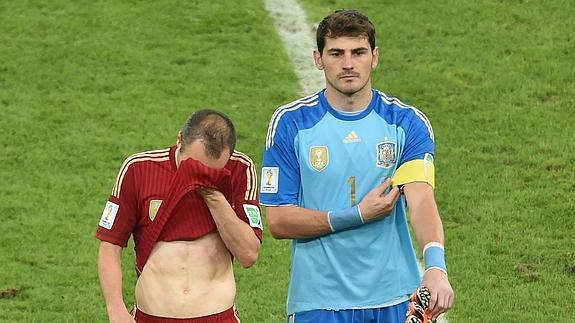 Iniesta y Casillas. 