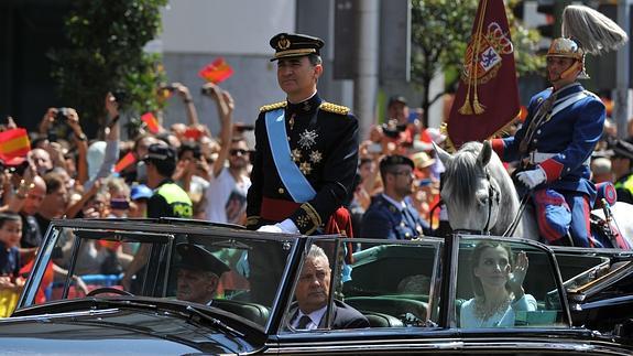 El rey Felipe VI, durante el recorrido.