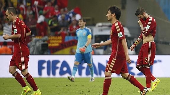 Jugadores de España, tras la derrota con Chile. 