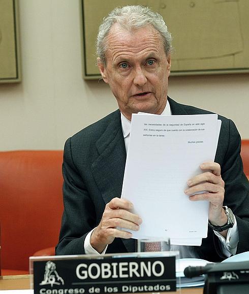 El ministro de Defensa, Pedro Morenés, durante su comparecencia esta tarde ante la Comisión de Defensa del Congreso. 