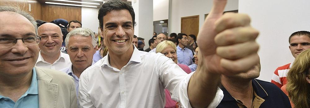 Pedro Sánchez celebra su victoria.