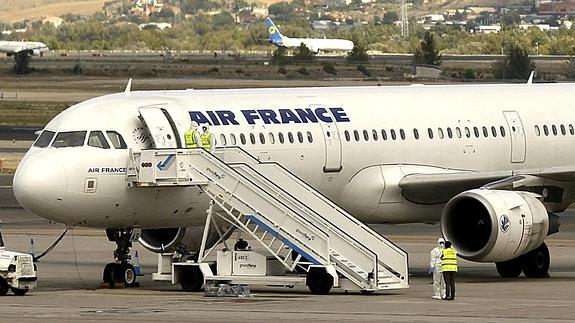 Avión de Air France inmovilizado en Barajas. 