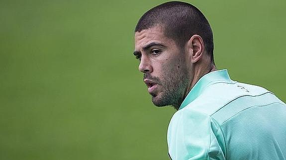 Valdés se recuperará a las órdenes de Van Gaal en Manchester