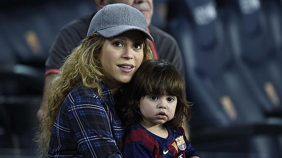 Shakira, junto a su hijo Milan.