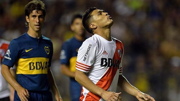 Teófilo Gutiérrez se lamenta durante el partido. 