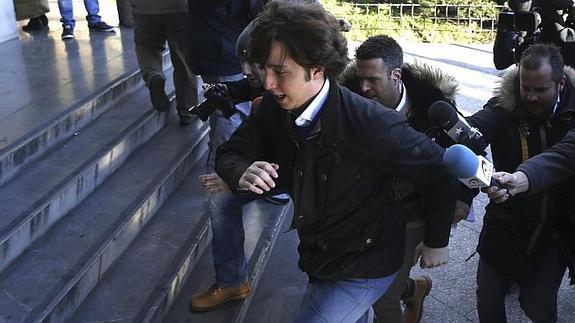 Francisco Nicolás Gómez Iglesias, a su llegada hoy a los Juzgados. 