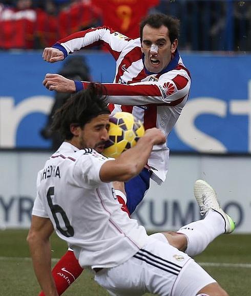 Khedira, en el derbi del Calderón. 