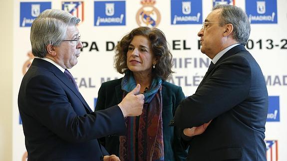 Florentino Pérez, junto a Enrique Cerezo y lAna Botella. 