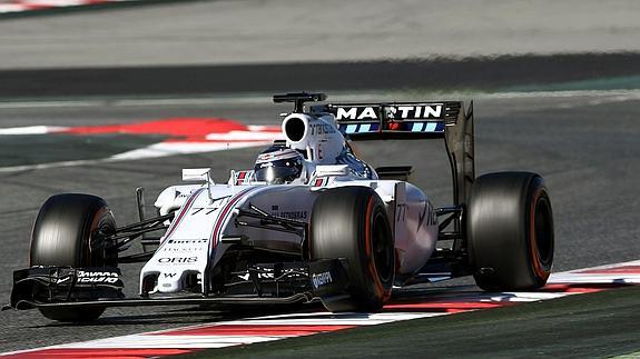 Rosberg rueda con su Mercedes en Montmeló. 