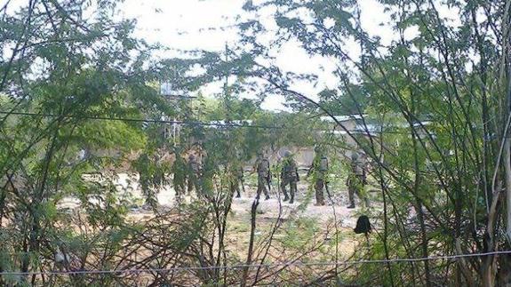 Fuerzas de Seguridad en los alrededores del campus en Garissa. 