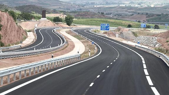 Vista de la A-12, a su paso por La Rioja.