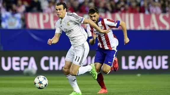 Bale (i) se marcha de Siqueira. 