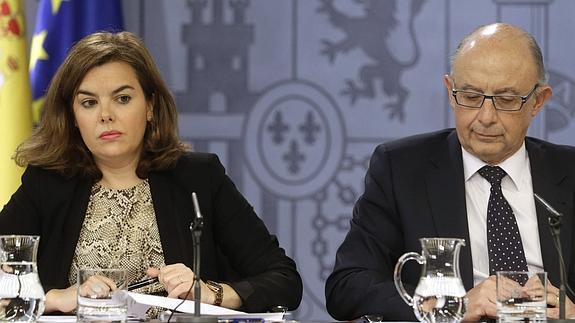 Soraya Sáenz de Santamaría y Cristóbal Montoro. 
