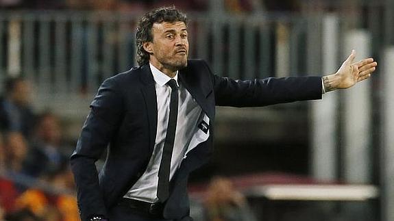 Luis Enrique da isntrucciones durante el partido. 