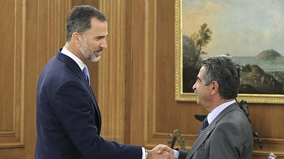 Encuentro entre Felipe VI y Revilla en Zarzuela.