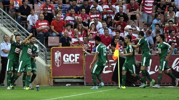 Los jugadores del Eibar celebran un gol. 