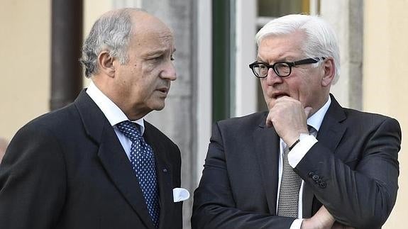 Los ministros de Exteriores de Alemania, Frank-Walter Steinmeier (derecha), y Francia, Laurent Fabius.