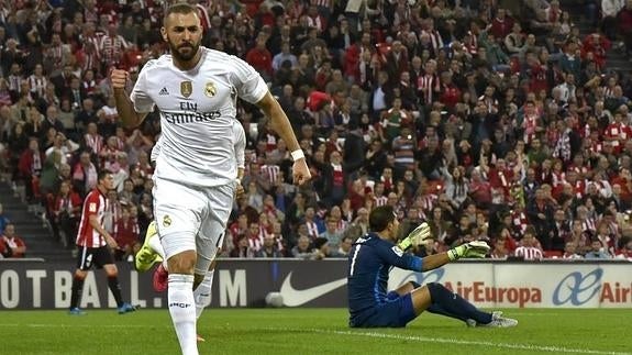 Benzema celebra el primer gol ante el Athletic. 