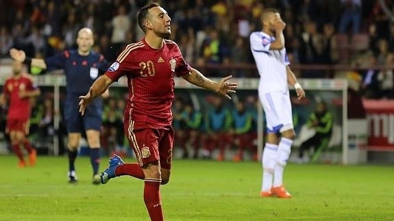 Santi Cazorla celebra uno de sus goles ante Luxemburgo. 