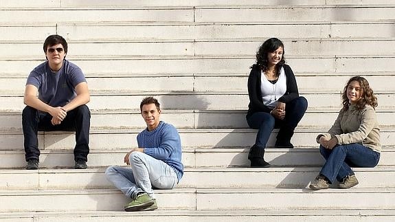 Estudiantes extranjeros en la Universidad de La Rioja, Edgar Gondim (BrasilI), Alessio de Franceschi (Italia), Lizbeth Corona y Paulina Renteria (MexicoI).