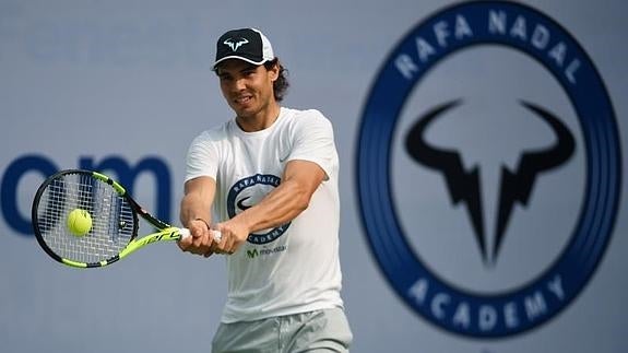 Rafa Nadal, durante la 'master class' en Nueva Delhi. 