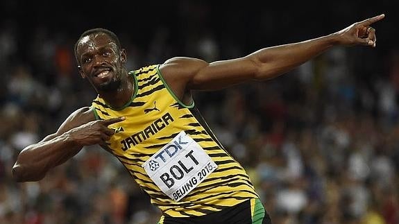 Usain Bolt celebra su medalla de oro en los 100 metros en Pekín. 