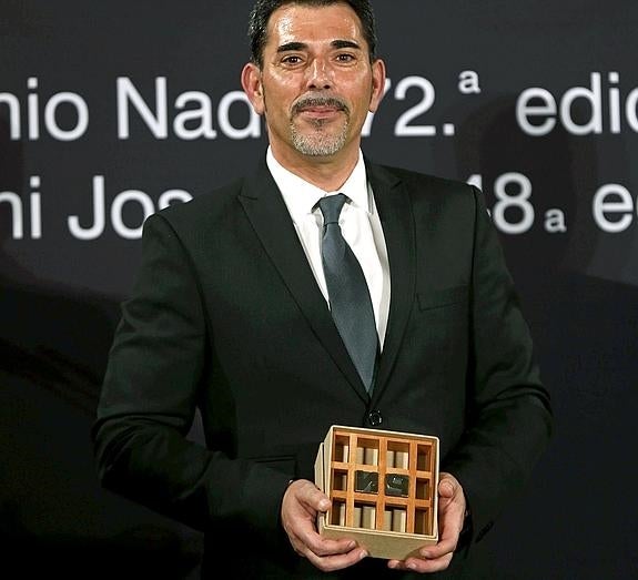 Víctor del Árbol gana el Premio Nadal con la novela 'La víspera de casi todo'