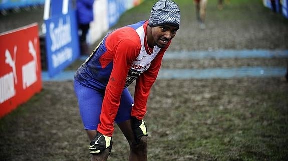 Mo Farah, tras cruzar la meta de Edimburgo. 