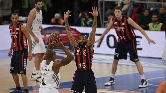 Hodge, durante un partido del Baskonia. 