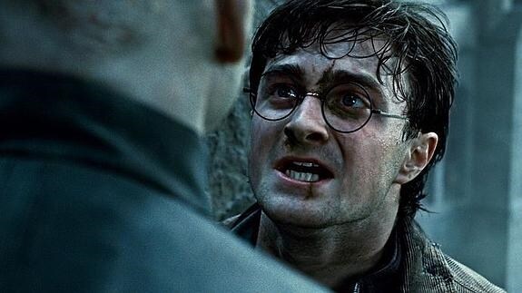 Daniel Radcliffe, caracterizado como Harry Potter. 