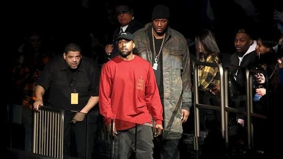 Kanye West (c.) y Lamar Odom (dcha.) 